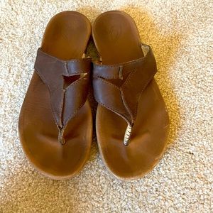Olukai Lala Women’s Dark Brown Leather Thong Sandals